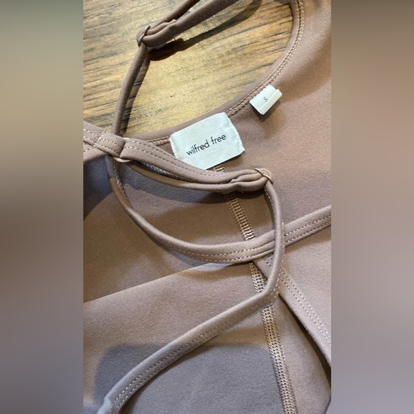 Wilfred Free Freestyle 5" Romper - Picture 4 of 4